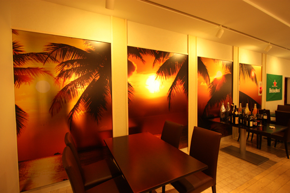 飲食店　テーブル席　店舗内装デザイン